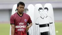 Pemain Persita Tangerang, Hamkah Hamzah, saat sesi latihan jelang laga Shopee Liga 1 di Stadion Sport Center Tangerang, Kamis, (5/3/2020). Persita akan berhadapan dengan PSM Makassar. (Bola.com/M Iqbal Ichsan)