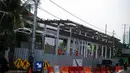 Pembangunan Halte Transjakarta Masjid Agung Al Azhar terpaksa memakai bahu jalan karena harus mengalah oleh pembangunan MRT, Jakarta, Sabtu (6/9/2014) (Liputan6.com/FAizal Fanani)