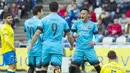Striker Barcelona, Neymar Jr, bersama Lionel Messi dan Luis Suarez merayakan gol yang dicetaknya ke gawang Las Palmas pada laga La Liga Spanyol di Stadion Gran Canaria, Las Palmas, Sabtu, (20/2/2016). (AFP/Jalme Reina)