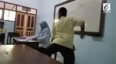 Beginilah lucunya ketika seorang pelajar joget dangdut di depan sang guru.