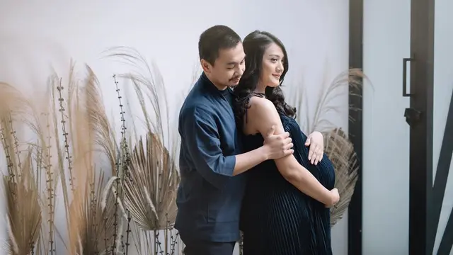 6 Gaya Anissa Aziza saat Lakukan Maternity Shoot, Penuh Kebahagian