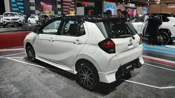 Bagian belakang Agya GR Sport juga memiliki tampilan sporty layaknya di depan. Selain add on bumper belakang, roof spoiler yang lebih besar hadir untuk memberikan tampilan lebih agresif. Perbedaan dengan tipe G di GR Sport ini adalah absennya emblem "Astra Toyota" di bagasi belakang yang menjadi penjelas bahwa ia bukan termasuk ke dalam segmen LCGC.