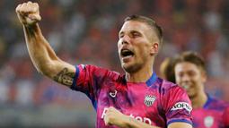 Lukas Podolski - Bomber yang mencetak 31 gol serta 17 assist untuk Arsenal ini meninggalkan Emirates pada 2015. Setelah sempat bertualang dengan berseragam Inter Milan, Galatasaray, Vissel Kobe, dan Antalyaspor. Kini Podolski membela klub Polandia, Gornik Zabrze. (AFP/Jiji Press)