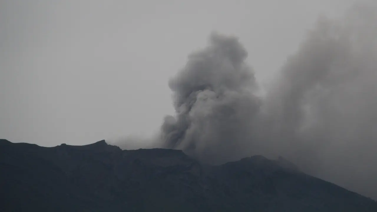 Gunung Agung meletus