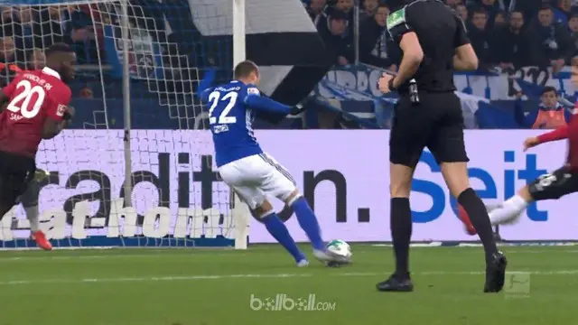 Gelandang pinjaman Juventus yang kini bermain di Schalke mencetak gol perdana di Bundesliga. This video is presented by Ballball.