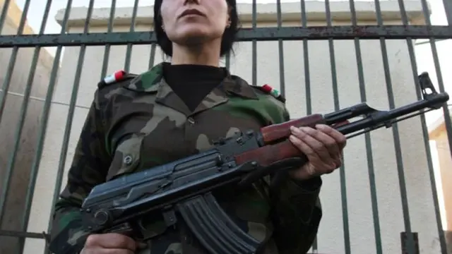 Jaga Garis Pertahanan, Para Tentara Suriah Ini Punya Rupa Cantik
