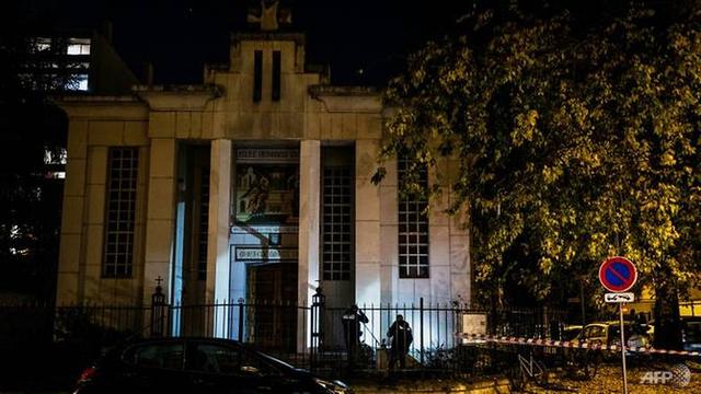 Imam itu menutup gereja Ortodoks Yunani di Lyon ketika dia ditembak. (AFP / JEFF PACHOUD)
