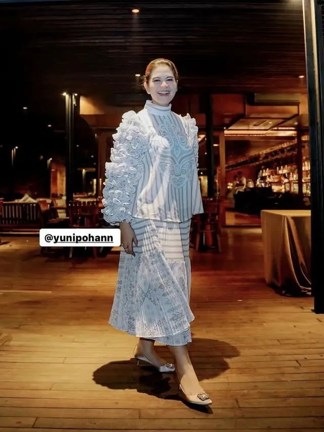 Kahiyang Ayu Hadir di Indonesia Fashion Week