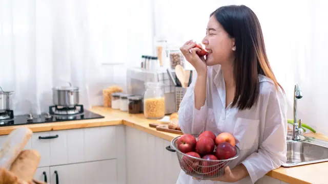 Rambut Rontok Parah Bikin Resah, Perawatan Apa yang Bisa Dilakukan di Rumah?