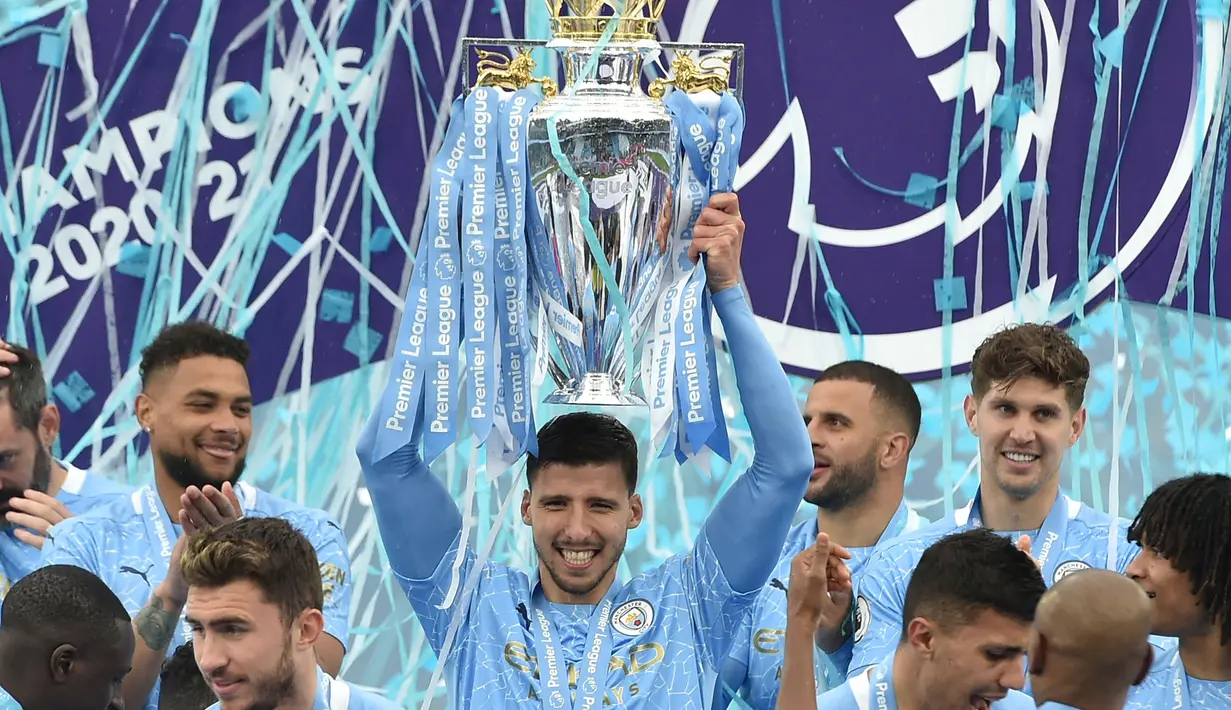 Pada tahun pertamanya bersama The Citizen, ia langsung dihadiahi dengan Piala Liga Primer Inggris musim 2020/2021. Selain itu ia juga mebukukan 32 gol dari 37 pertandingannya dan mengantarkan Manchester City hingga final Liga Champions. (Foto: AFP/)