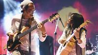 Menjelang 1 dekade pernikahan dan juga 15 tahun berkarya, pasangan suami istri ini kembali menyapa telinga para pecinta musik Indonesia dengan album barunya yang berjudul Regenerate. Album ini akan rilis pada esok hari (25/07/2019) (Liputan6.com/IG/endahnrhesa)