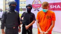 Oknum polisi terlibat peredaran narkoba di Riau yang ditangkap oleh Polda Riau. (Liputan6.com/M Syukur)