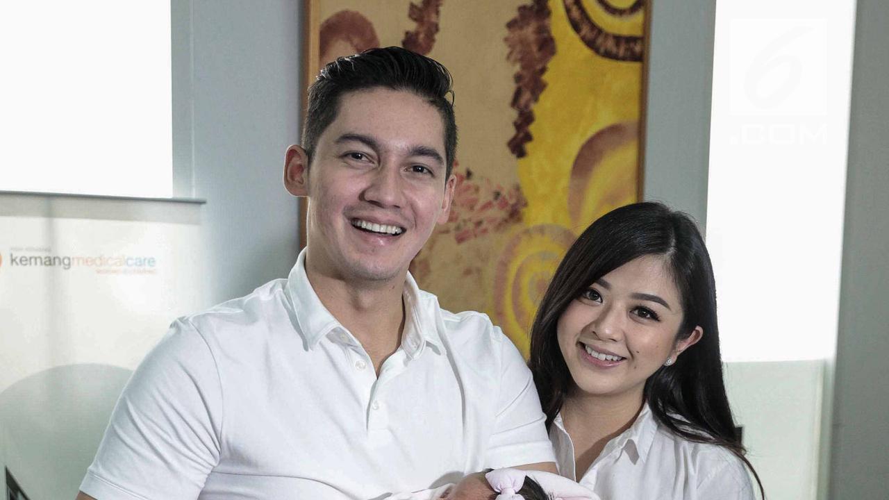 Tangis Samuel Zylgwyn Lihat Perjuangan Franda Melahirkan Normal