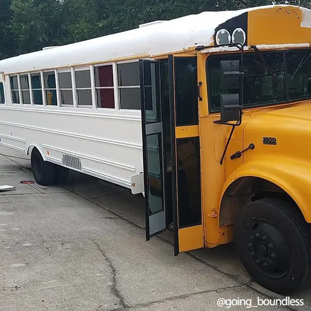 bus sekolah