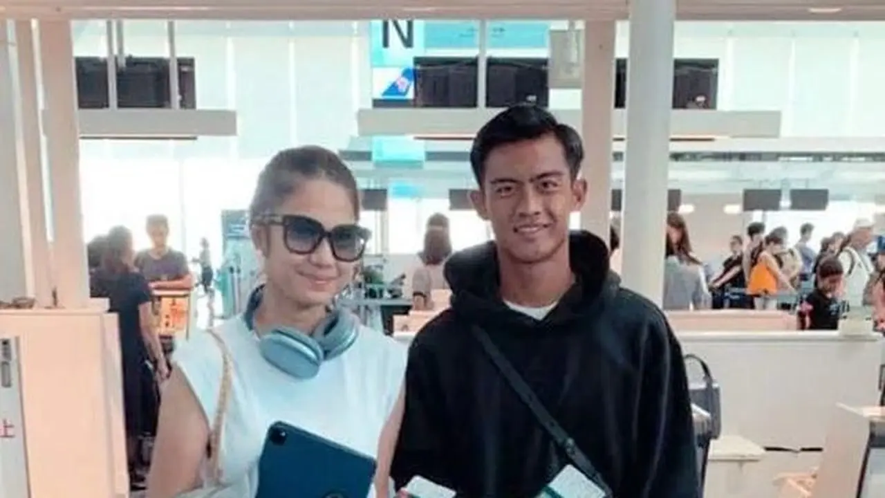 8 Momen Kepulangan Pratama Arhan dan Azizah Salsha Usai Menikah, Disambut Keluarga Besar