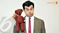 Adalah Vico Rahman yang mencoba untuk memerankan karakter Mr. Bean hingga ia sempat tampil beberapa kali meramaikan program musik Inbox (Liputan6.com/Panji Diksana)