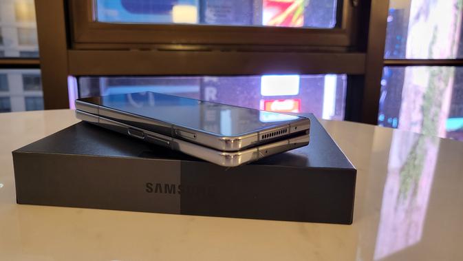 <p>Bagian atas bodi Samsung Galaxy Z Fold 4 5G. Liputan6.com/Iskandar</p>