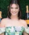 Paras cantik Kendall Jenner memang sudah tak diragukan lagi, begitu juga kemolekan bentuk tubuhnya yang membuat orang tak bosan melihatnya. Kariernya sebagai model pun semakin memuncak. (AFP/Andrew Toth)