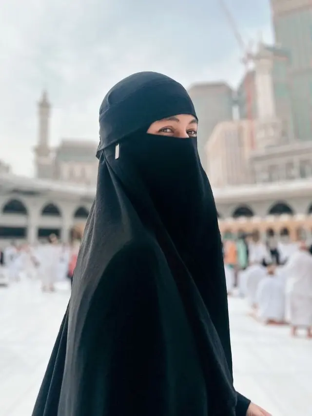 6 Artis Indonesia yang Tampil Kenakan Abaya saat Lebaran Idul Adha, Tampil Anggun dengan Busana Tertutup