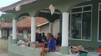 Korban Banjir di Karawang Terserang Penyakit (Liputan6.com/Abramena)