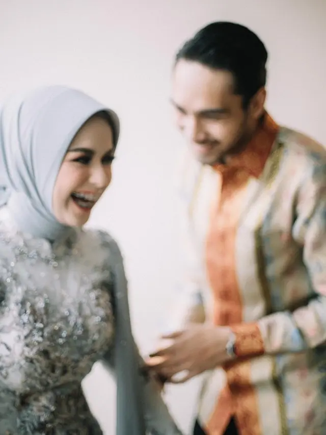 Jarang Terekspos, Ini 6 Potret Asri Faradila Tunangan Megantara