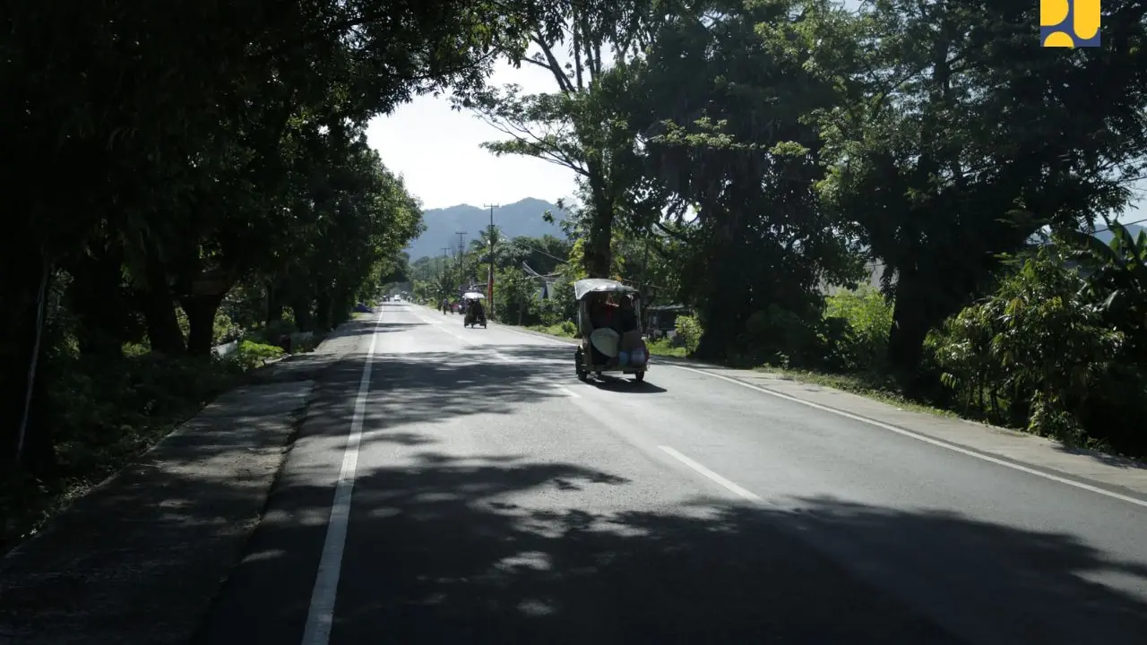 Presiden Joko Widodo (Jokowi) meresmikan 27 ruas jalan dan 1 jembatan yang dilaksanakan melalui Inpres Jalan Daerah (IJD) di Sulawesi Selatan. (Foto: Kementerian PUPR)