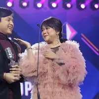 Arsy Widianto dan Brisia Jody di SCTV Music Awards 2019