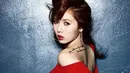 Hyuna mempunyai tato di pundaknya. Tato itu sendiri bertuliskan 'My mother is the heart that keeps me alive'. Tampaknya tato ini menjadi simbol cinta Hyuna untuk sang ibu. (Foto: koreaboo.com)