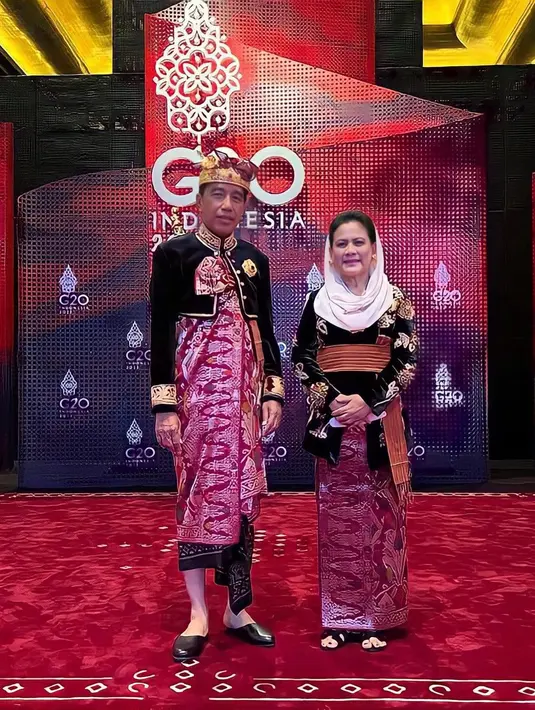 Penampilan menawan Iriana Jokowi mendampingi Presiden bertugas dalam balutan baju adat Bali. [Foto: Instagram/doleytobing]