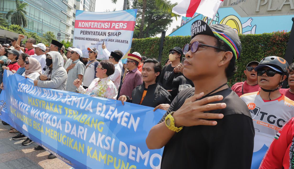 Warga yang tergabung dalam Rumah Guyub Tenabang menggelar deklarasi dalam rangka mengkampanyekan aksi unjuk rasa yang damai agar tercipta kota yang aman dan tidak merugikan masyarakat. (merdeka.com/Arie Basuki)