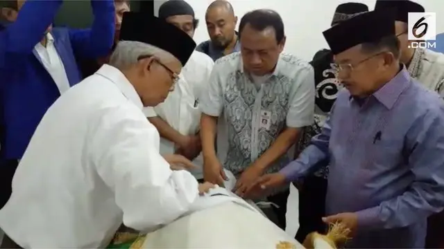 Wakil Presiden Jusuf Kalla melayat AM Fatwa di rumah sakit.