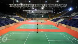Kondisi lapangan yang ada di Istora Senayan, Jakarta, Jumat (7/8/2015). Jelang perhelatan Kejuaraan Bulutangkis Dunia 2015, sejumlah persiapan terus dilakukan pihak panitia pelaksana di Istora Senayan. (Liputan6.com/Helmi Fithriansyah)