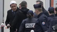 Sebanyak 12 orang tewas, termasuk Pemimpin Redaksi (Pemred) Charlie Hebdo Stephane Charbonnier akibat serangan di Paris.