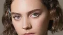 Tren makeup monokromatik dengan complexion yang luminous bisa kamu lihat dalam show Chanel SS24 di PFW. [Dok/Chanel]