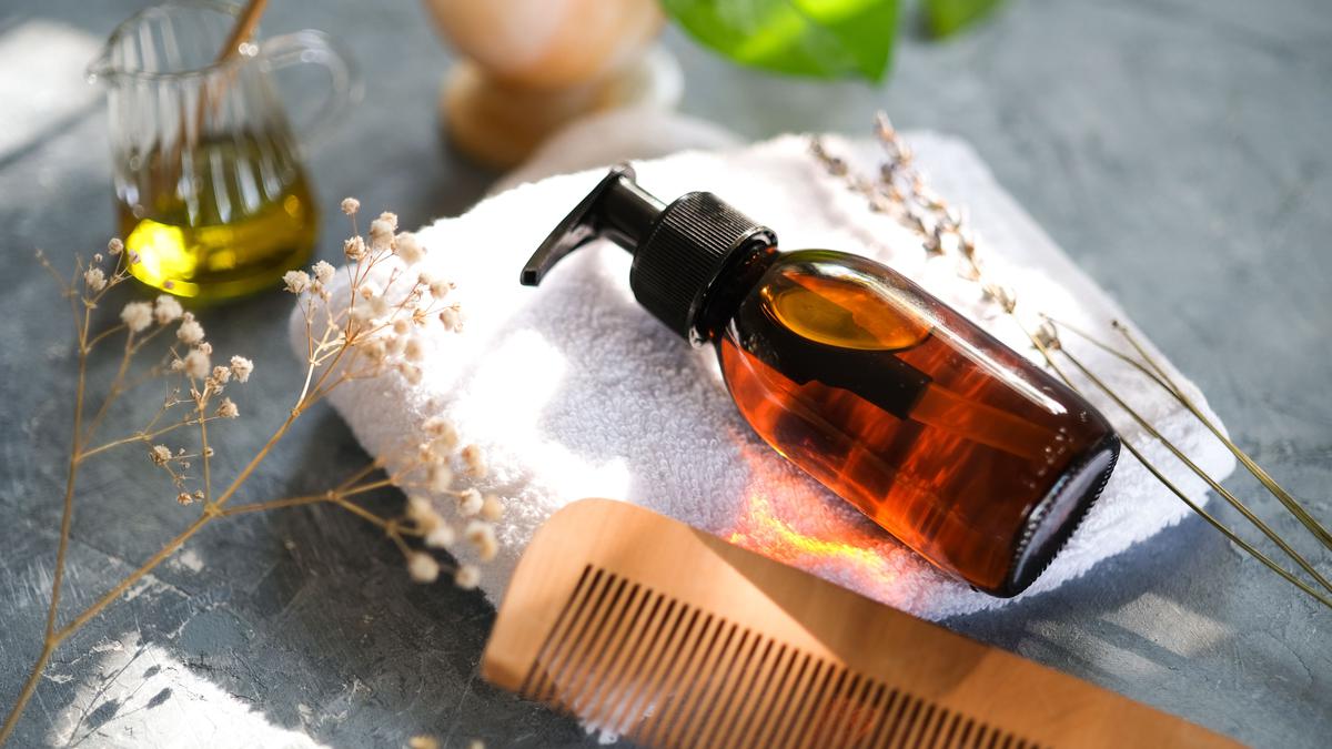 Rosemary atau Minyak Kemiri, Mana yang Lebih Baik untuk Rambut Rontok?