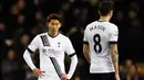 Penyerang Tottenham, Son Heung Min tertenduk lesu usai pertandingan liga Inggris melawan West Bromwich Albion di Stadion White Hart Lane, Inggris, (26/4). Tottenham bermain imbang West Bromwich dengan skor 1-1. (Reuters/Dylan Martinez)