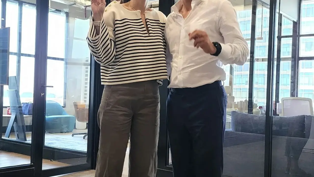 Shin Tae-yong berfoto bareng Luna Maya.