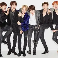 Jika disuruh menyebutkan boyband Korea paling terkenal saat ini, pasti yang ada di kepala kita adalah BTS. (foto: allkpop.com)