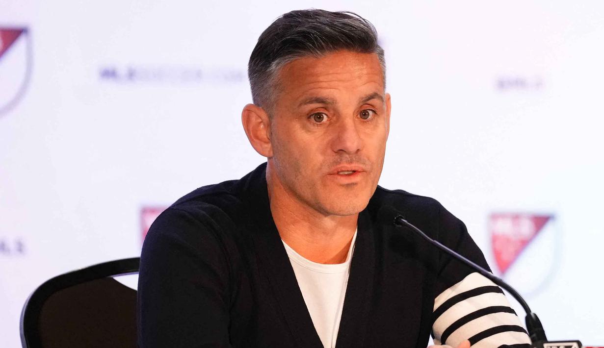 John Herdman juga menerapkan konsep kebersamaan, kepercayaan, dan mentalitas kolektif menjadi fondasi utama tim asuhannya. Tampak dalam foto, John Herdman, pelatih kepala Toronto FC, berbicara pada konferensi pers selama acara hari media MLS di Miami Convention Center pada 11 Januari 2024 di Miami, Florida. (Rich Storry/GETTY IMAGES NORTH AMERICA/Getty Images via AFP)