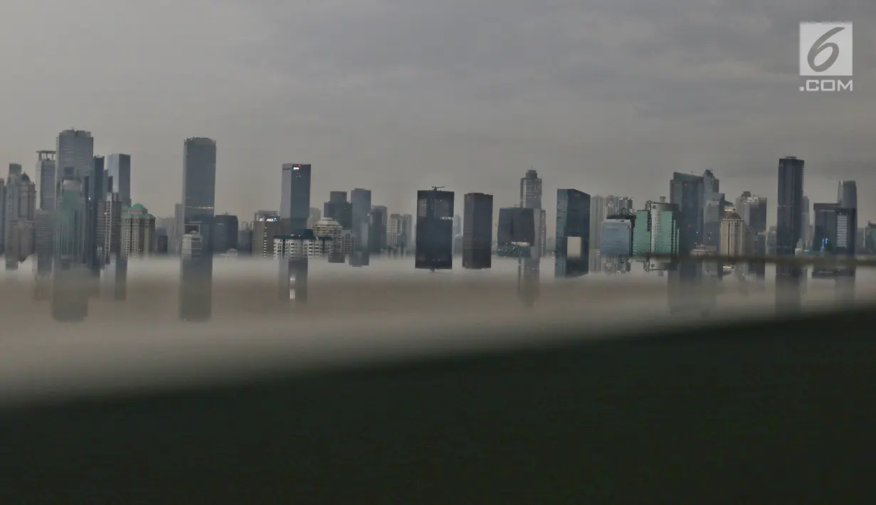 Pemandangan gedung bertingkat di Jakarta, Selasa (30/4/2019). Pemerintah berencana memindahkan ibu kota dari Jakarta lantaran Pulau Jawa dinilai sudah terlalu padat penduduk. (Liputan6.com/JohanTallo)