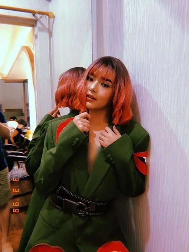 Gaya 6 Selebriti saat Pakai Rambut Palsu, Tampil Beda