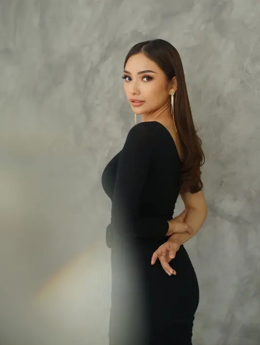 Paras cantiknya  sering disebut mirip dengan pemeran Wonder Woman, Gal Gadot. (FOTO: instagram.com/nat.germania/)