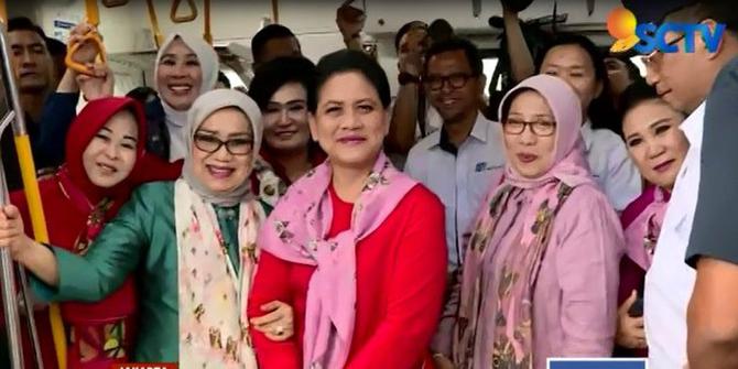 Aksi Iriana Jokowi Berdesak-desakan Jajal MRT Jakarta