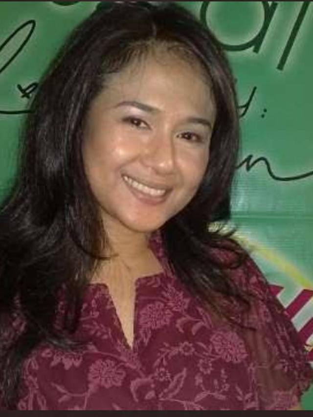 7 Potret Lawas Ria Irawan, Cantik Sedari Kecil