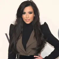 Dress seksi yang menerawang itu membuat pakaian dalam Kim sangat terlihat. Bahkan Kim juga tampil braless saat itu. Hal ini tentu saja membuat pandangan orang-orang di sekitar tertuju kepadanya. (BEN HIDER/AFP)