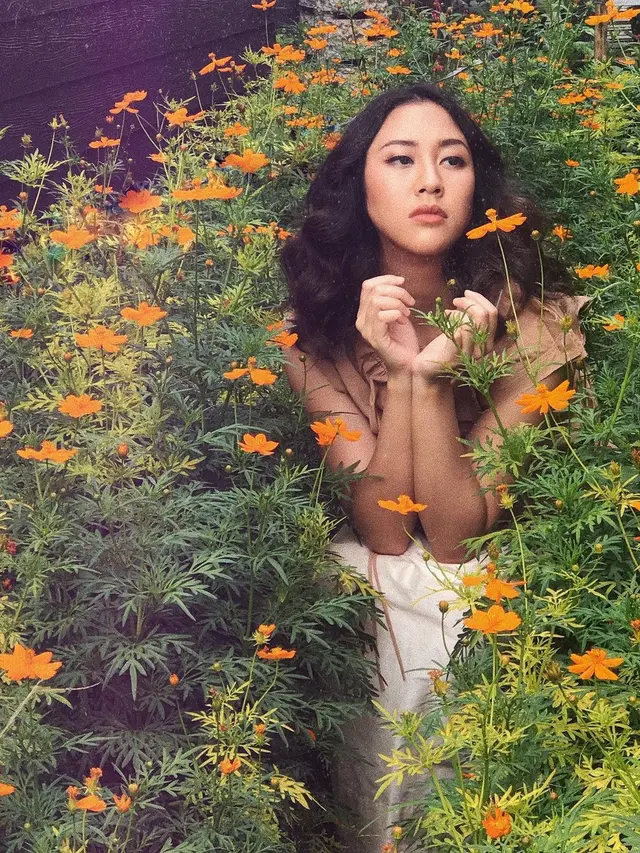 Biasa Tampil Natural, Ini 6 Potret Sherina Munaf dengan Makeup Tebal