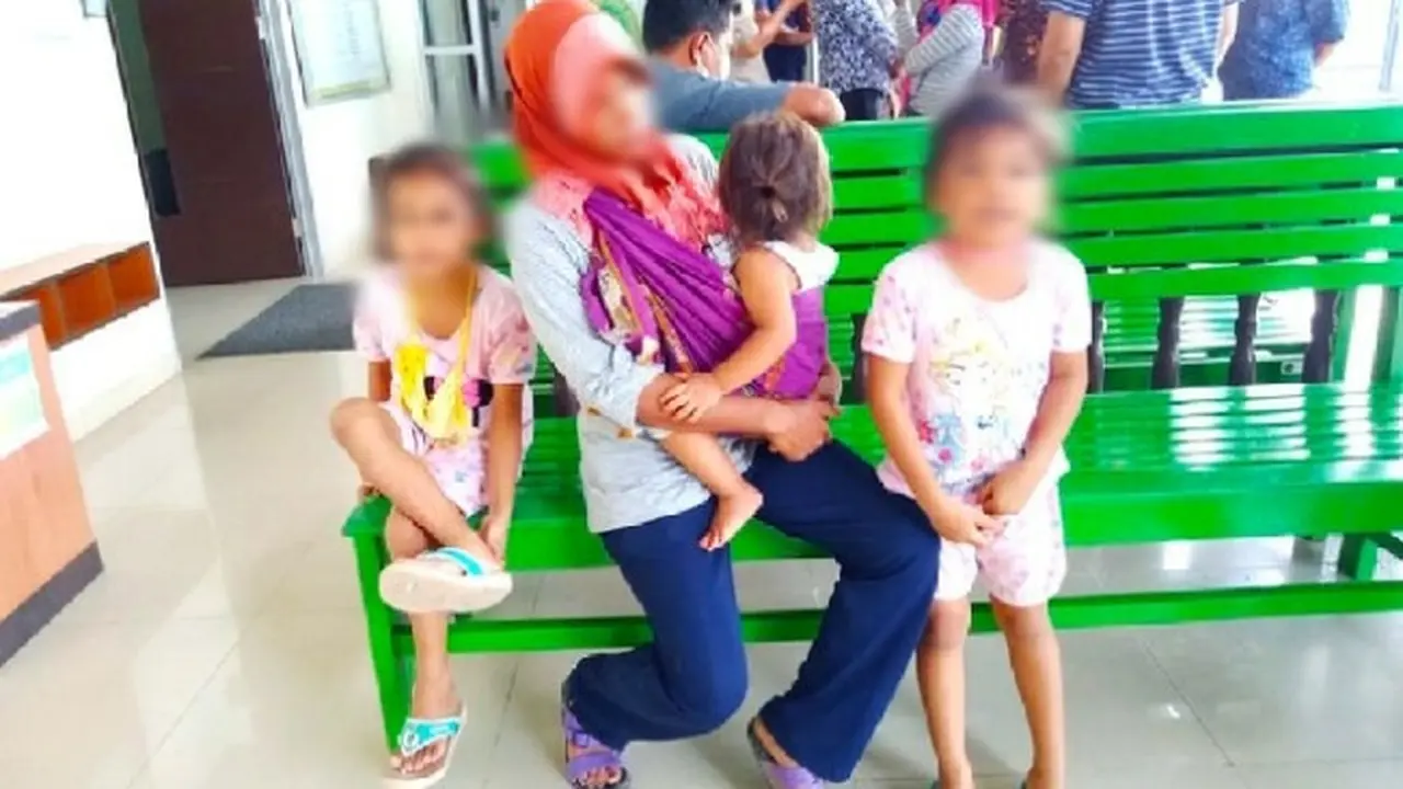 IRT curi sawit bersama tiga anaknya di ruang tunggu Pengadilan Rokan Hulu karena dilaporkan mencuri sawit milik PTPN V.