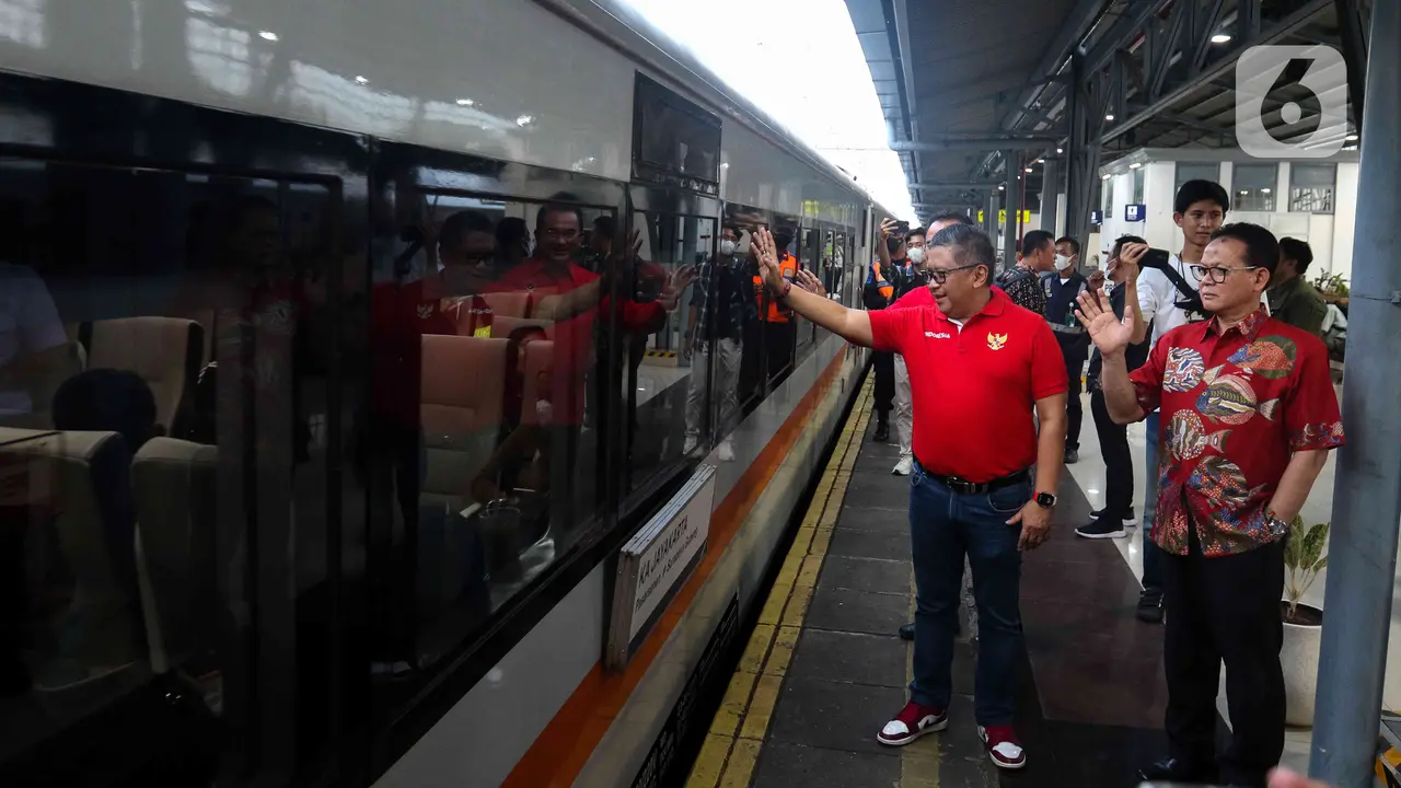 PDIP Lepas Pemudik Gratis Naik 9 Gerbong dari Stasiun Pasar Senen