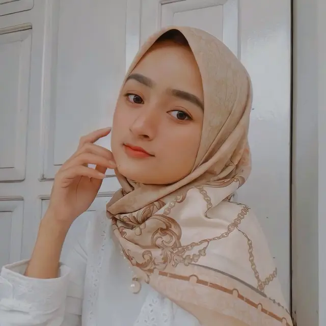 Disebut Mirip Megan Domani Sampai Reemar, Ini 6 Potret Dina Wanita Viral di TikTok