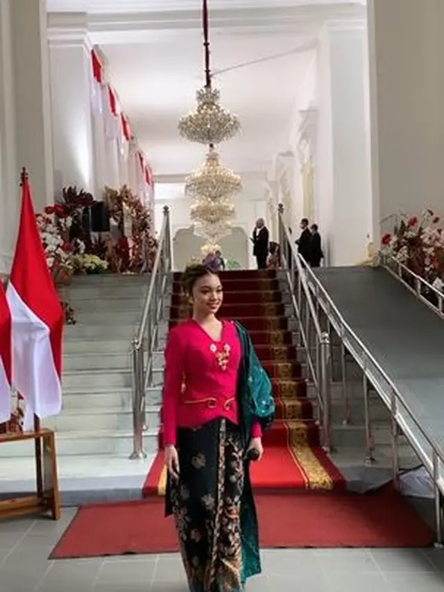 6 Potret Artis Ikut Rayakan HUT RI ke-77 di Istana Negara, Reza Rahadian Curi Perhatian